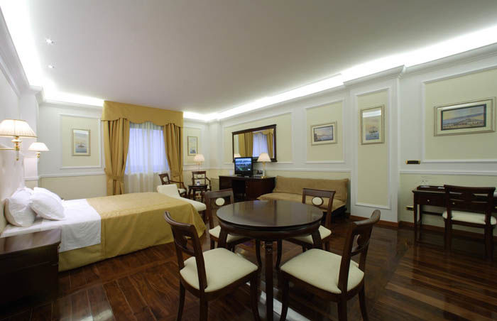נאפולי Tiberio Palace Hotel חדר תמונה